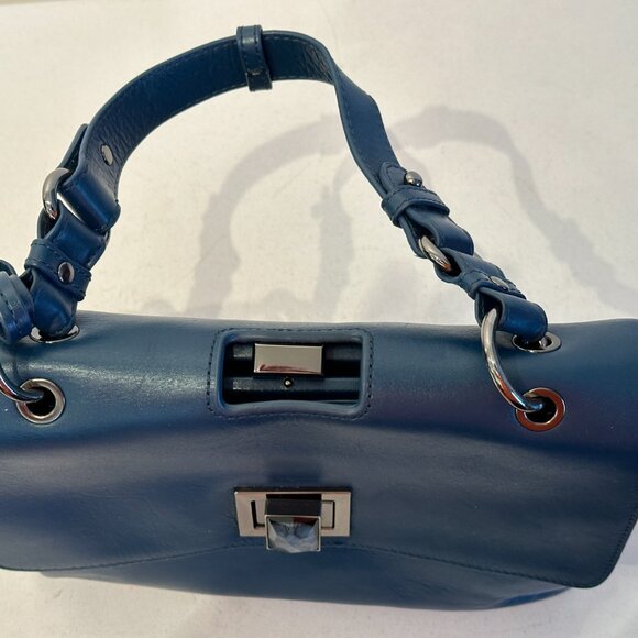 Elegant Blue Leather Handbag - Picture 3 of 8